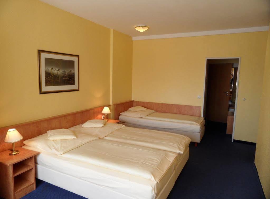 Friends Hotel Kerpen Экстерьер фото