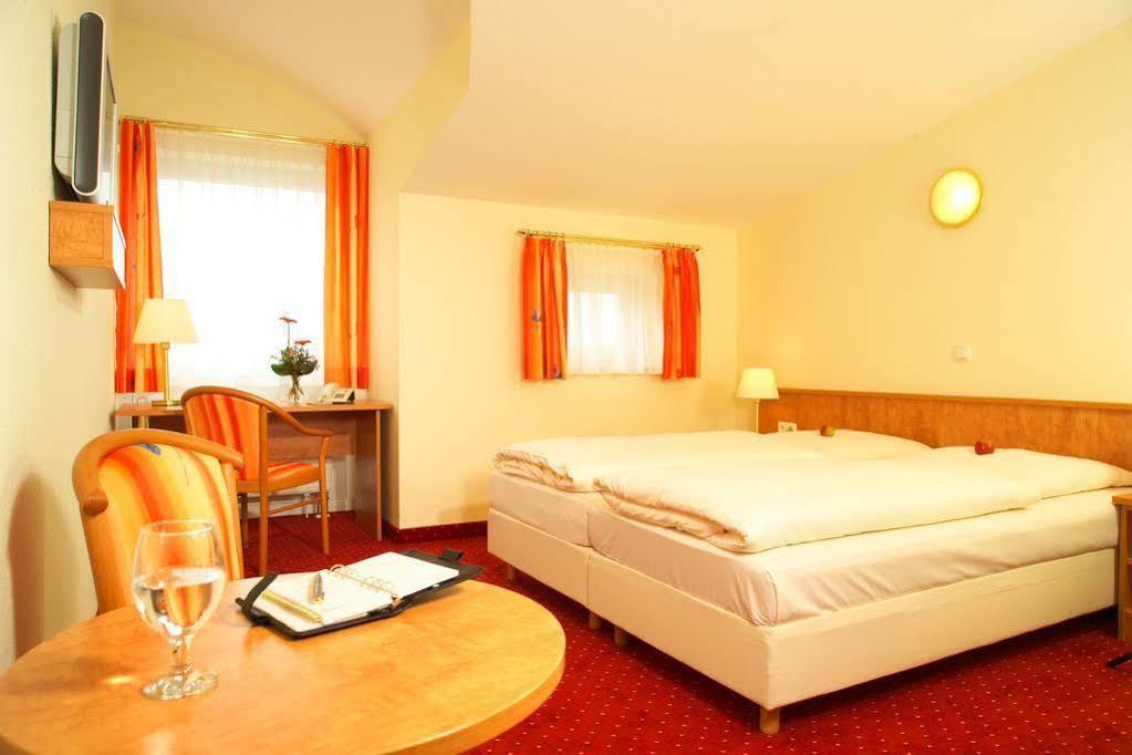 Friends Hotel Kerpen Экстерьер фото