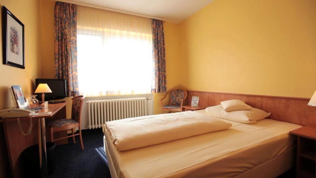 Friends Hotel Kerpen Экстерьер фото